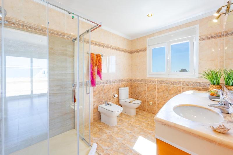 Villa Almendros - PlusHolidays - image 44