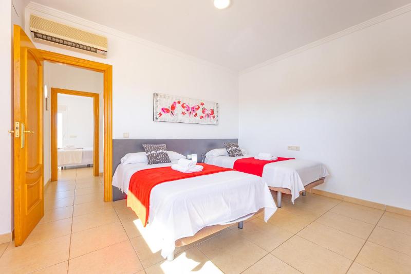 Villa Almendros - PlusHolidays - image 17