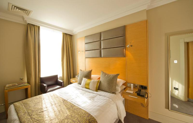 Classic Double Room image 4