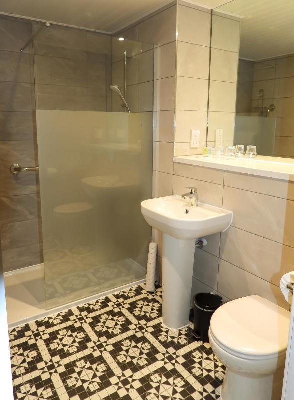 Ground Floor Twin Room image 2