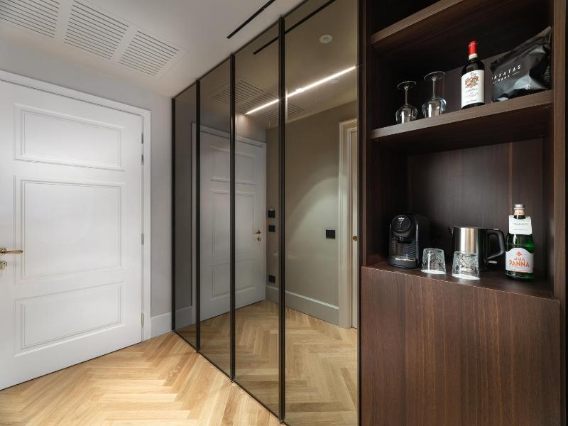 Deluxe Double Room image 3