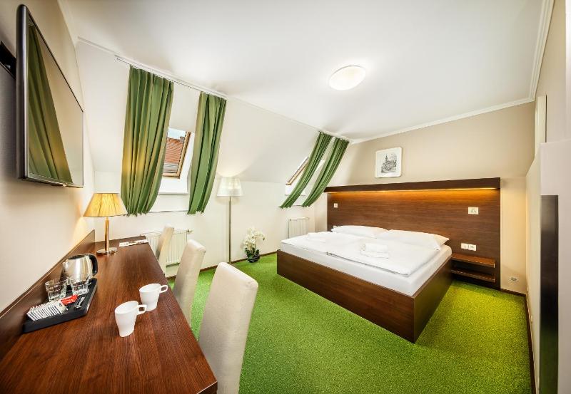 Superior Double Room image 1