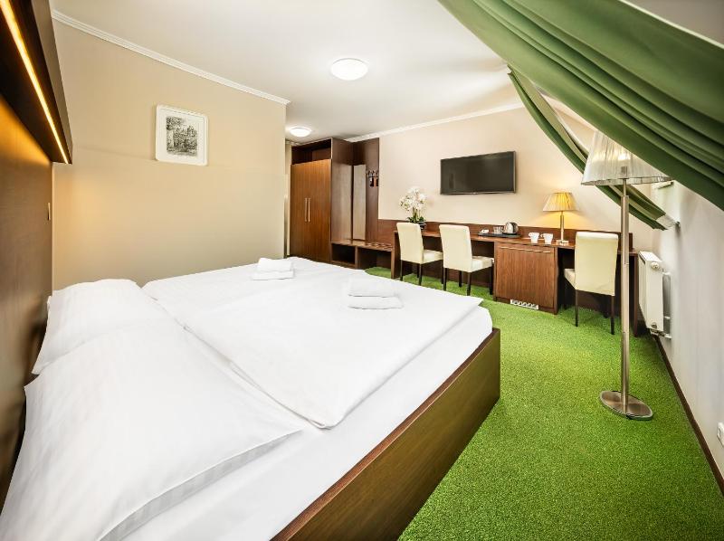 Superior Double Room image 3