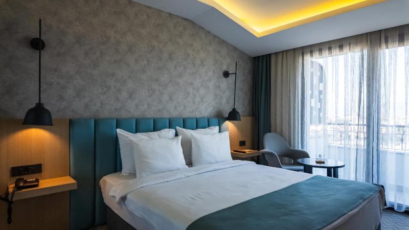 Standard Double Room image 3
