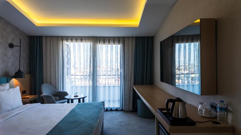 Standard Double Room image 4