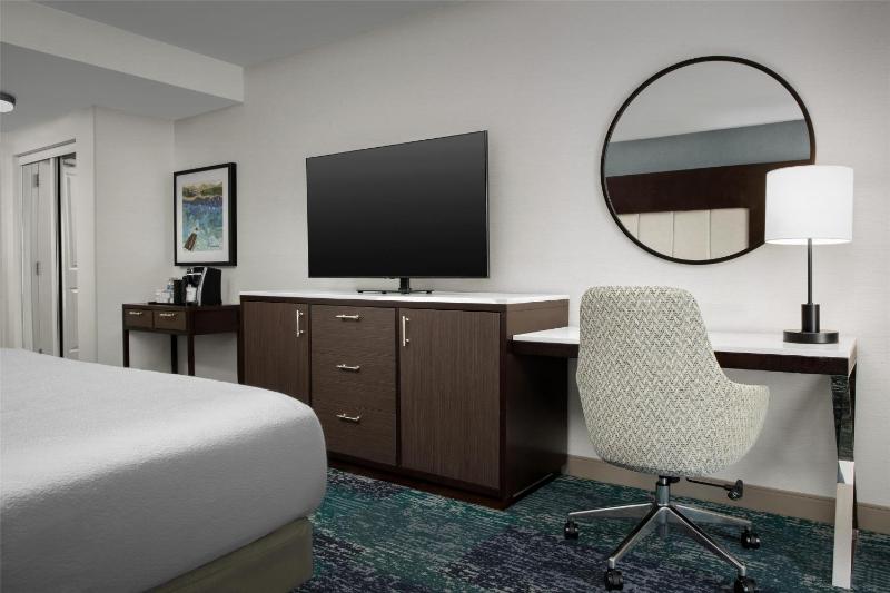 Room, 1 King Bed with Sofa Bed (Mini Fridge/Microwave) image 3