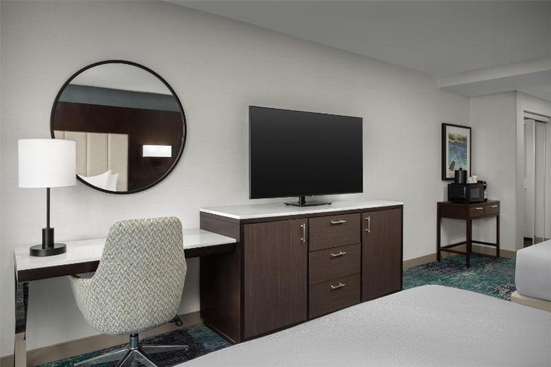 Queen Room with Two Queen Beds image 3