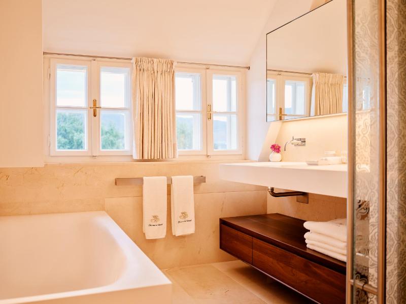 Deluxe Suite image 3