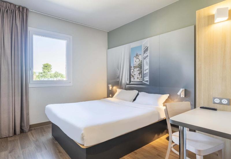 Double Room image 1