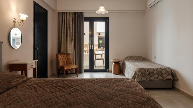 Superior Room Pool Front image 4