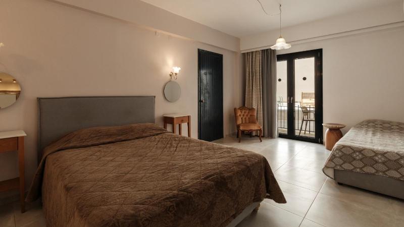 Superior Room Pool Front image 1
