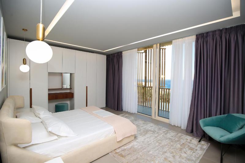 Luxurious Villa - 5 Bedroom at Green Coast - image 12