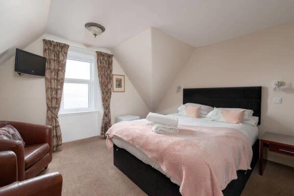 Large Double Room image 1
