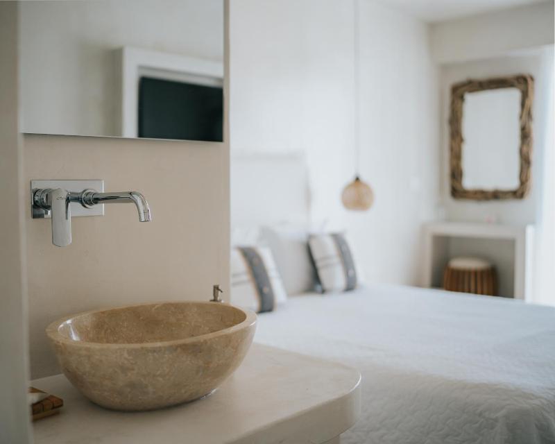 Deluxe Double Room image 2