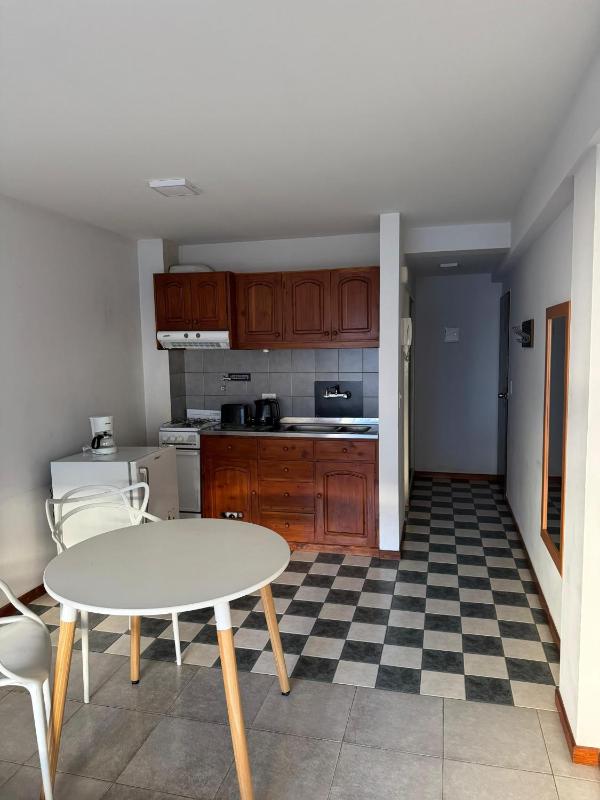 Departamento Céntrico Bariloche con patio - image 16