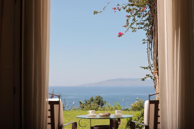 Luxury Room with Sea View image 4