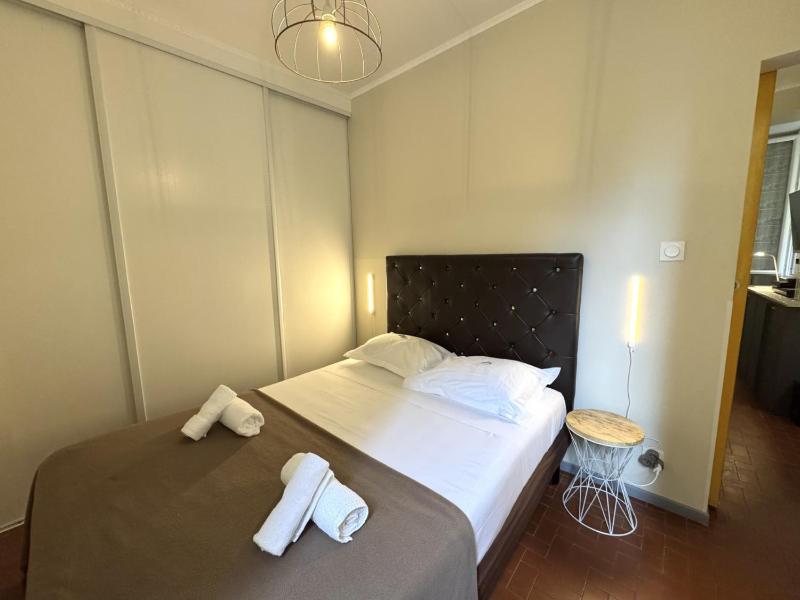 One-Bedroom Apartment image 4