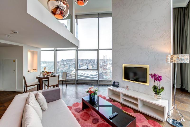  Duplex King Suite with City View  image 4