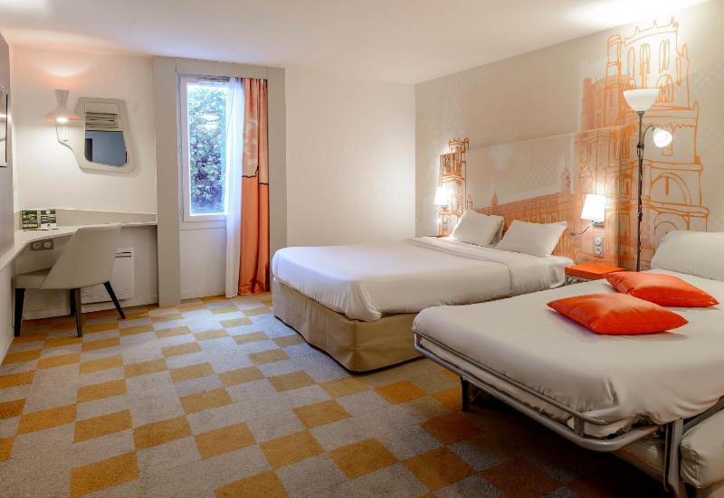 Quadruple Room image 3