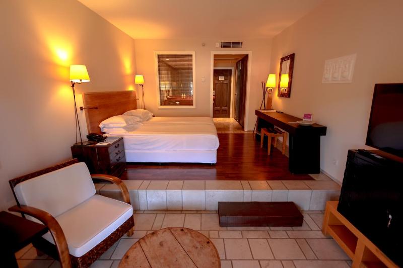 Deluxe Room image 3
