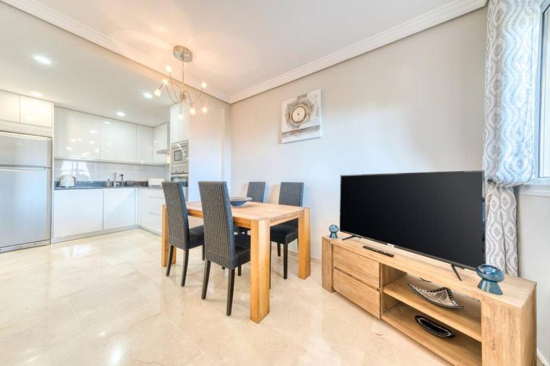Wonderful 2 bedroom apartment - image 11