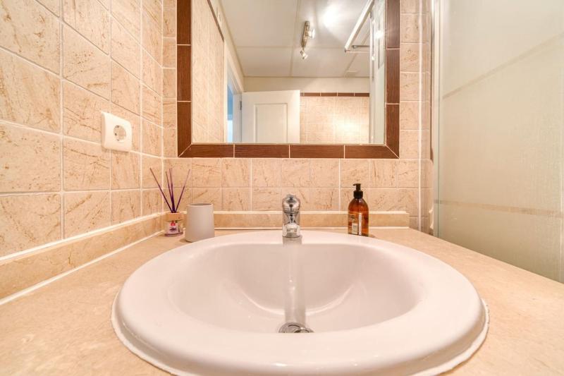 Wonderful 2 bedroom apartment - image 16