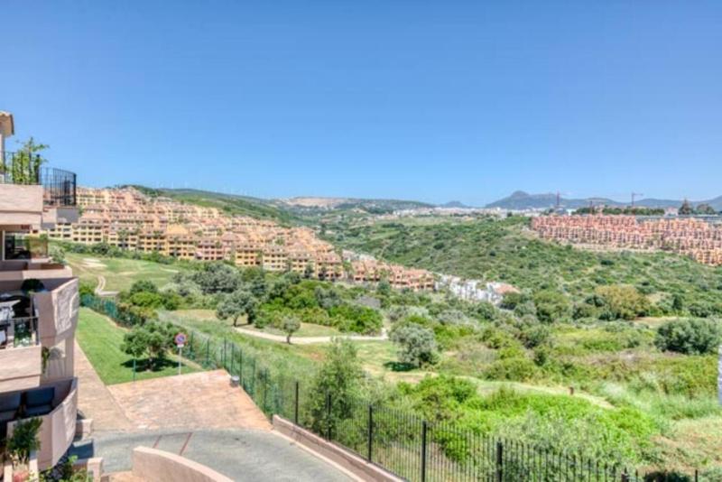 Wonderful 2 bedroom apartment - image 23
