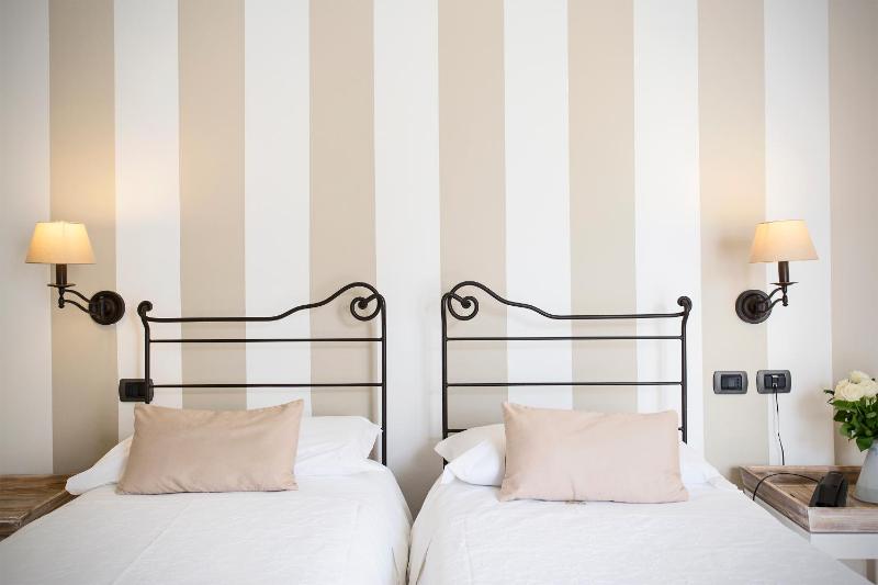 Standard Double Room image 1