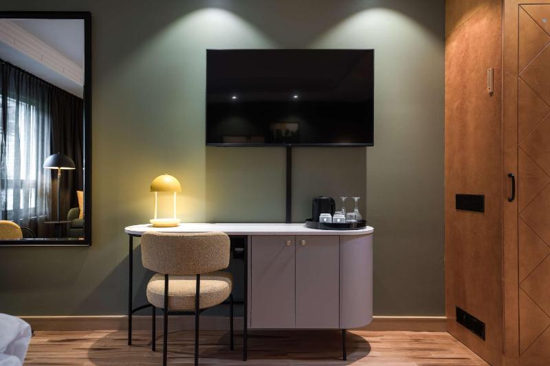 Superior Twin Room image 4