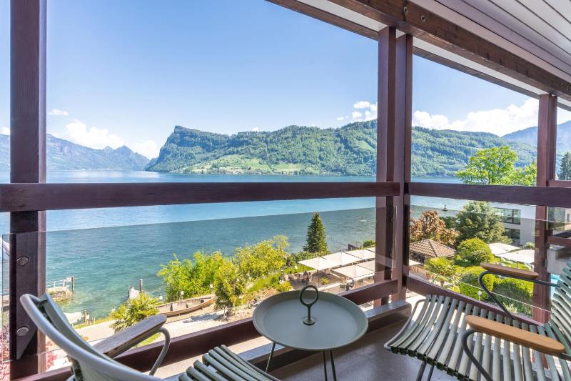 Double Room with Balcony and Lake View image 3