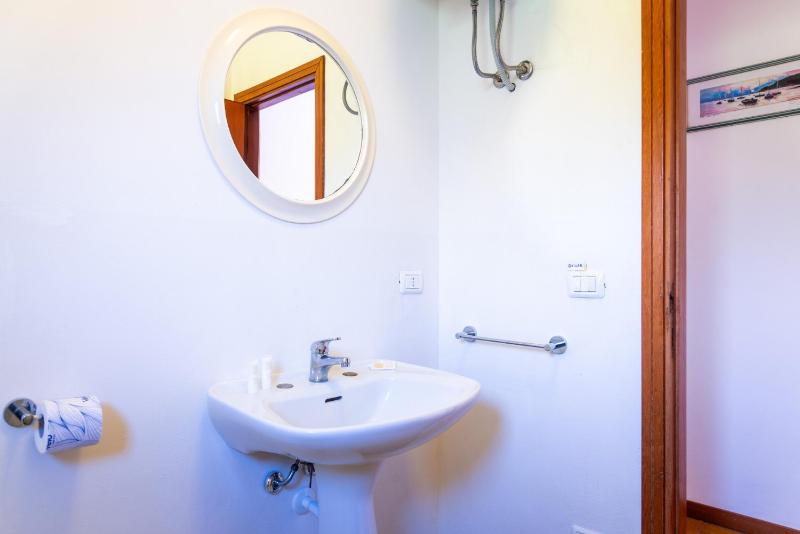 One-Bedroom Apartment image 2