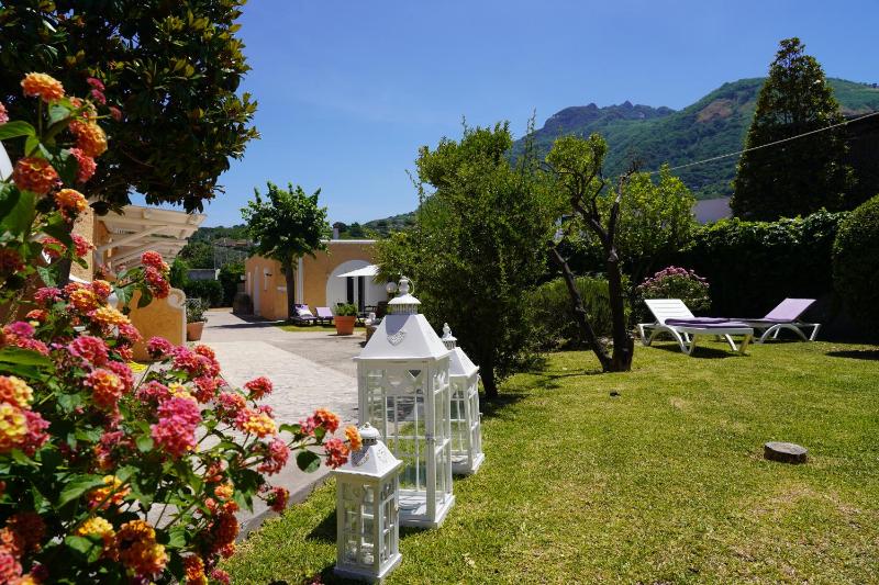 Double or Twin Room with Garden View image 1