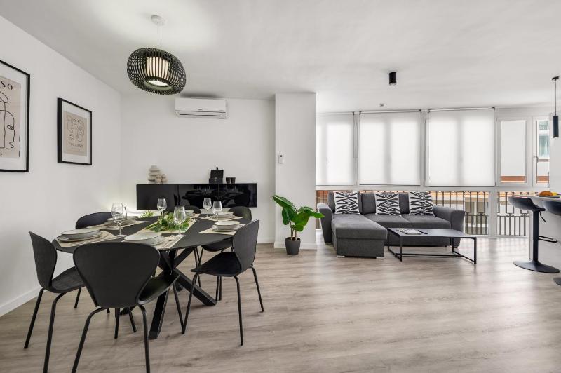 Plaza de las Flores Luxury Apartment - image 14