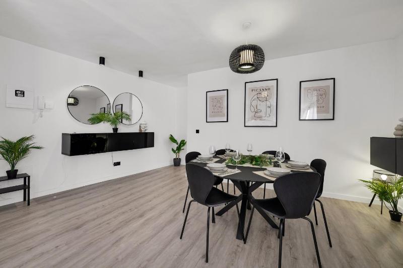 Plaza de las Flores Luxury Apartment - image 15