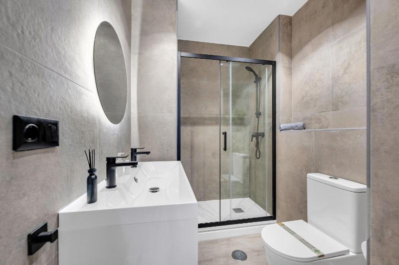 Plaza de las Flores Luxury Apartment - image 11