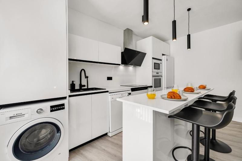 Plaza de las Flores Luxury Apartment - image 16