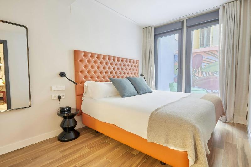 One-Bedroom Apartment with King Bed, Sofa Bed and Terrace image 4