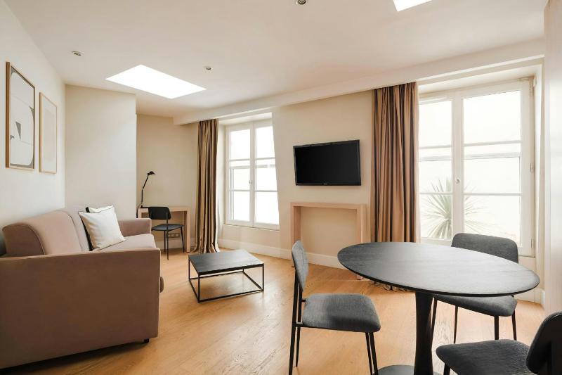Suite with Queen Bed and Sofa Bed image 1