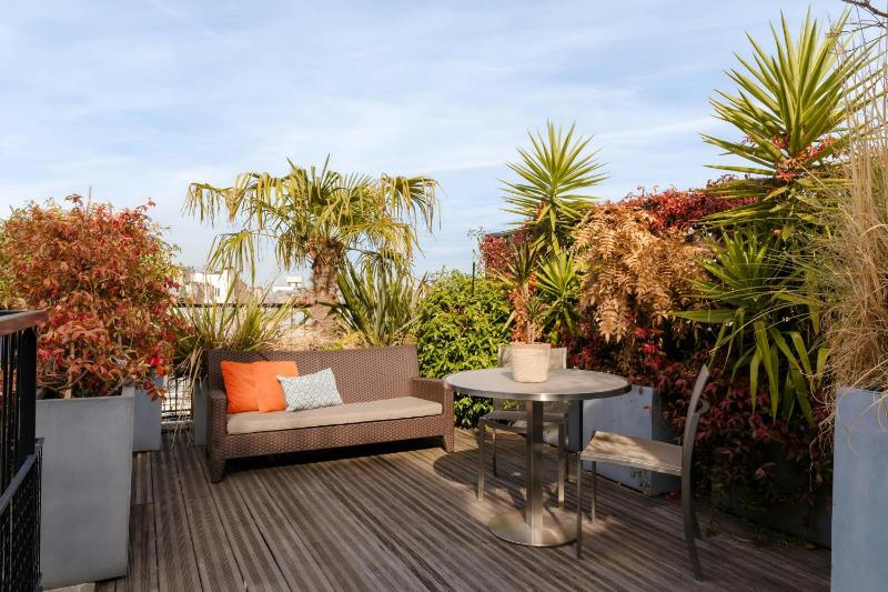 Suite with King Bed, Sofa Bed and Terrace image 2