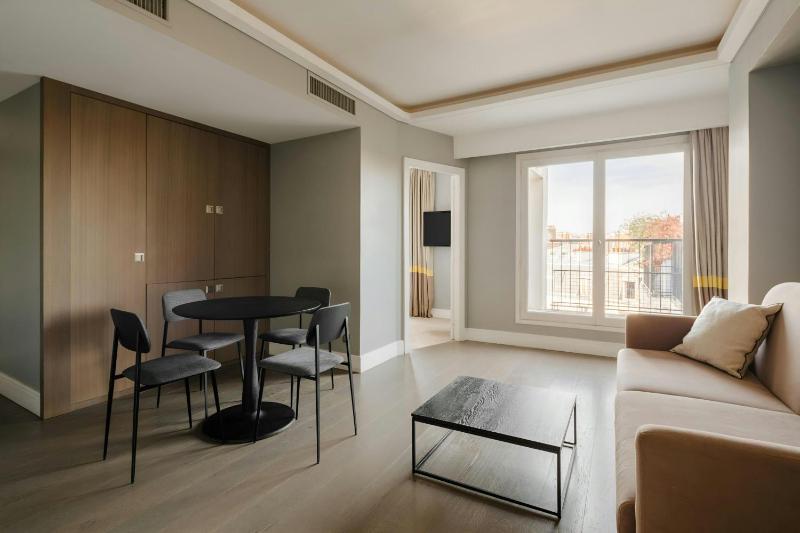 Suite with King Bed, Sofa Bed and Terrace image 1