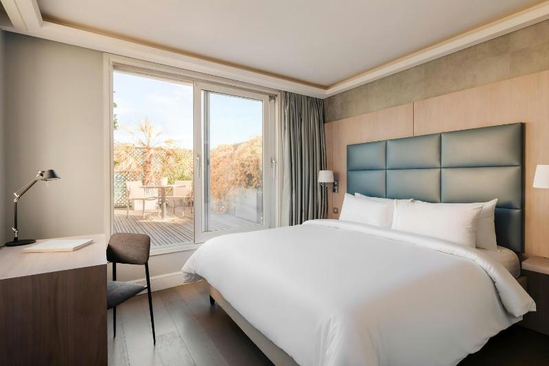 King Room with Terrace image 1