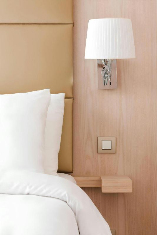 Suite with Queen Bed, Sofa Bed and Terrace image 4