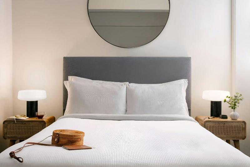 Double Room - Lower Level image 1