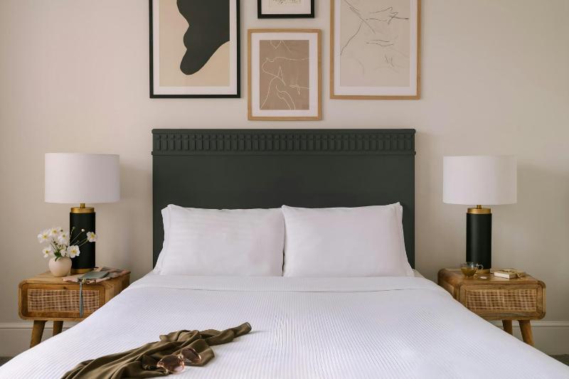 Queen Room image 3