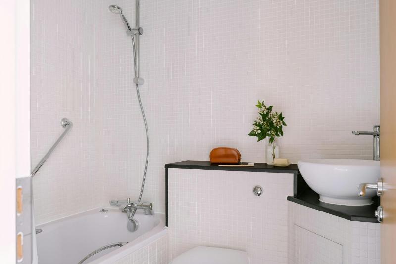 Queen Suite image 4