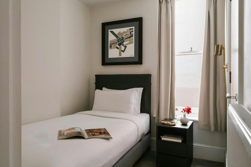 Single Room image 1