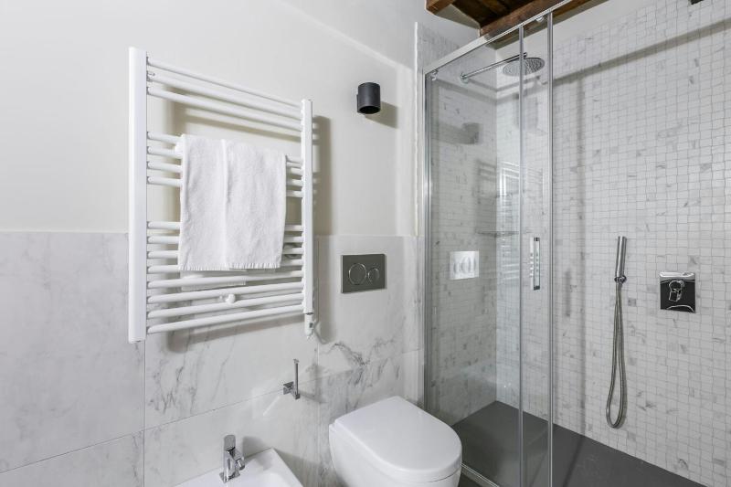 One-Bedroom Superior Lofted Apartment image 2