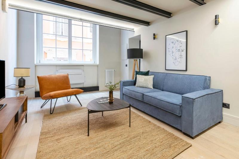 One-Bedroom Spacious Lofted Apartment image 1