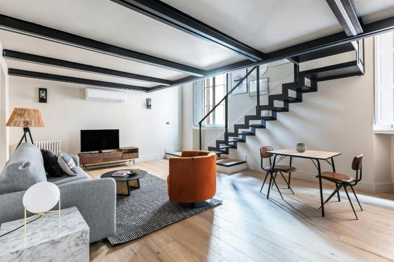 One-Bedroom Superior Lofted Apartment image 1