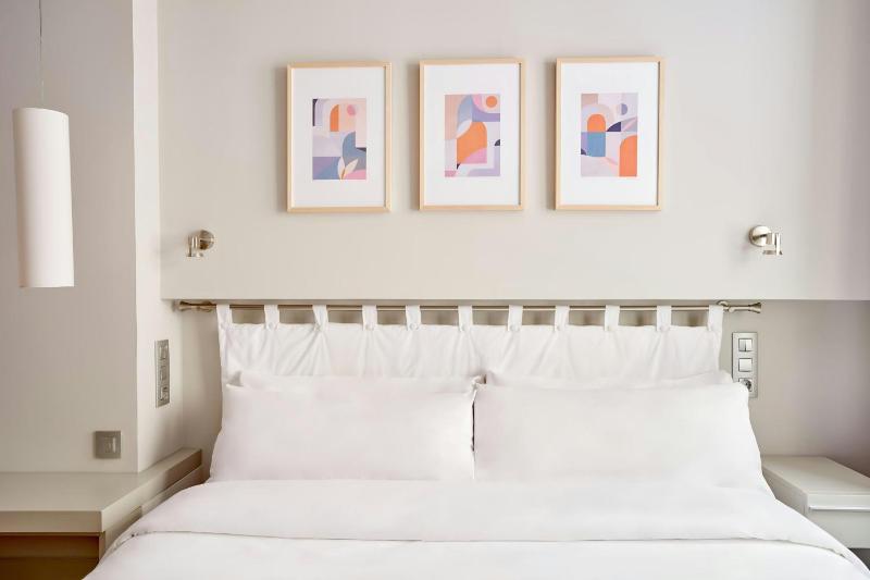 King Room with Sofa Bed image 4